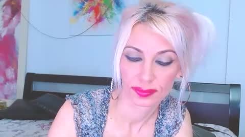 Lara online show from 03-11-25, 03:05