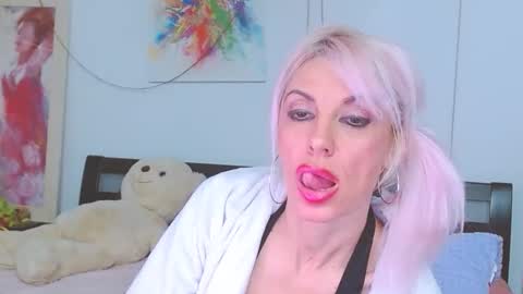 Lara online show from 12-18-25, 06:47