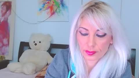 Lara online show from 02-26-26, 01:04