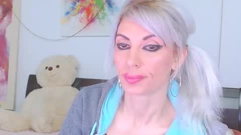 Lara online show from 03-09-26, 09:41