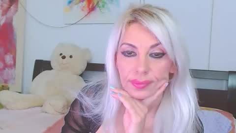 Lara online show from 04-11-26, 10:03