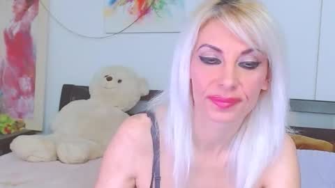 Snapshot of lillianasara chatting on 04-24-26, 07:49 Lara online show from 04-24-26, 07:49