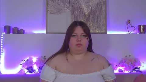 LillianHaig online show from 02-18-25, 04:04