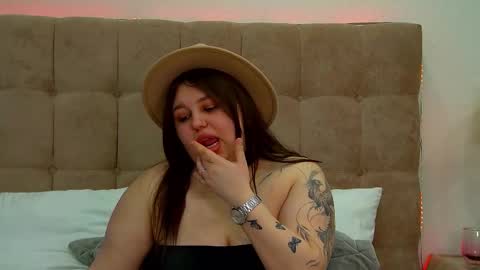 LillianHaig online show from 03-07-25, 04:13