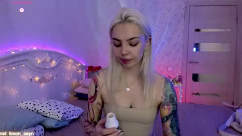 LilliMoore online show from 10-05-25, 01:04