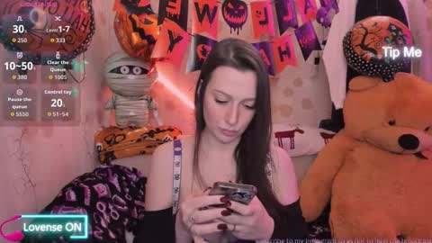 Lilly  online show from 10-21-25, 07:03