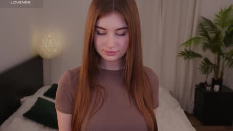 Lilly Colins online show from 01-04-25, 06:19