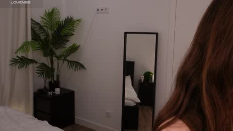 Lilly Colins online show from 01-05-25, 04:59