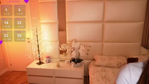 Lilly Colins online show from 04-20-26, 07:59