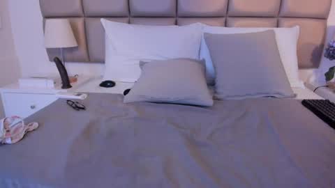 Snapshot of lilly_williamss chatting on 05-15-26, 04:19 Lilly online show from 05-15-26, 04:19
