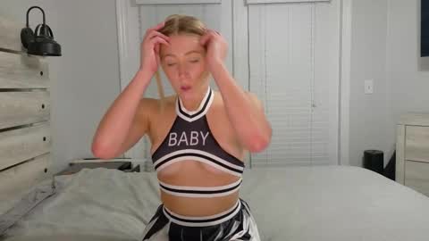 Snapshot of lillybabyxo chatting on 12-23-25, 03:48 Lilly Baby Xo online show from 12-23-25, 03:48