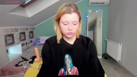 Lilly Depp online show from 12-13-24, 01:44