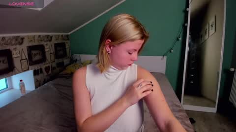 Lilly Depp online show from 12-30-24, 08:43