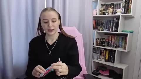 LillyFan X online show from 09-15-25, 04:23