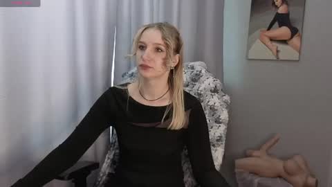 Snapshot of lillyfan_x chatting on 07-12-26, 04:03 LillyFan X online show from 07-12-26, 04:03
