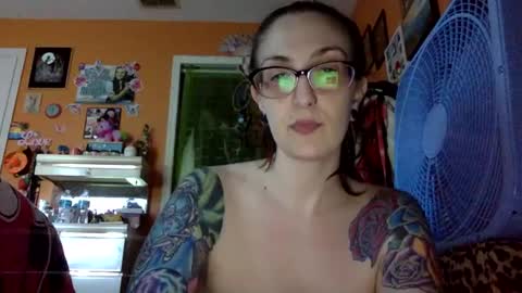 hi guys im back on here 3 online show from 10-12-25, 08:30