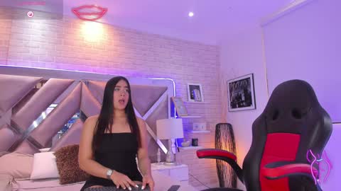 Snapshot of lillypalmer chatting on 01-25-25, 03:41 Lilly online show from 01-25-25, 03:41