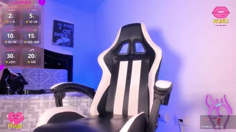 Snapshot of lillypalmer chatting on 11-11-25, 01:22 Lilly online show from 11-11-25, 01:22