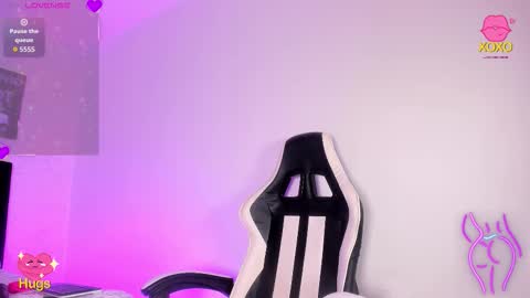 Snapshot of lillypalmer chatting on 11-14-25, 01:21 Lilly online show from 11-14-25, 01:21