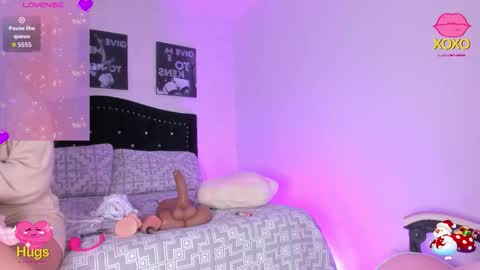 Snapshot of lillypalmer chatting on 12-16-25, 01:27 Lilly online show from 12-16-25, 01:27