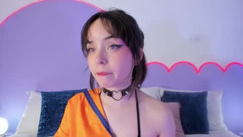 Snapshot of lilou_albrecht chatting on 02-07-25, 02:47 Lilou online show from 02-07-25, 02:47