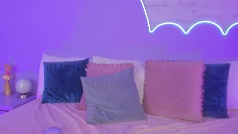 Snapshot of lilou_albrecht chatting on 11-08-25, 12:05 Lilou online show from 11-08-25, 12:05