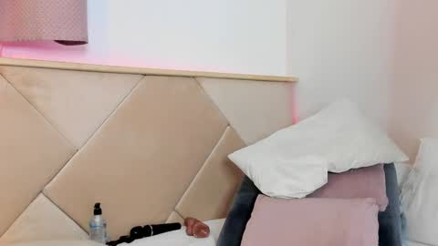 Snapshot of liloukatt chatting on 01-12-25, 03:39 Lilou  online show from 01-12-25, 03:39