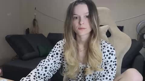 lily_and_jake online show from 12-01-25, 02:49