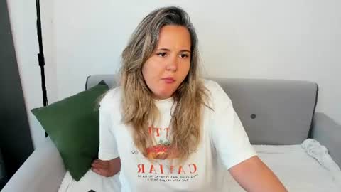 Lily online show from 06-10-26, 01:06