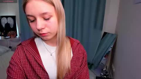 Snapshot of lily_cloudy chatting on 03-07-26, 07:33 Stacy online show from 03-07-26, 07:33