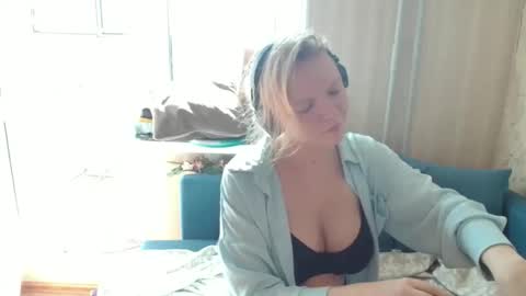 Lily dollyx online show from 09-10-25, 10:04