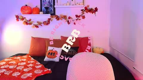 just lily online show from 10-10-25, 09:25