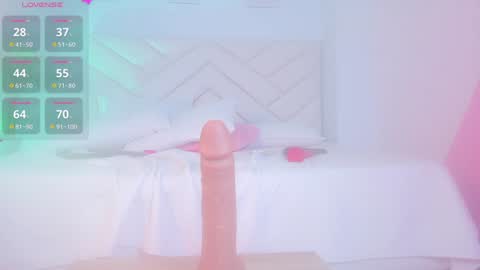 Snapshot of lily_evil chatting on 12-17-24, 10:43 online show from 12-17-24, 10:43
