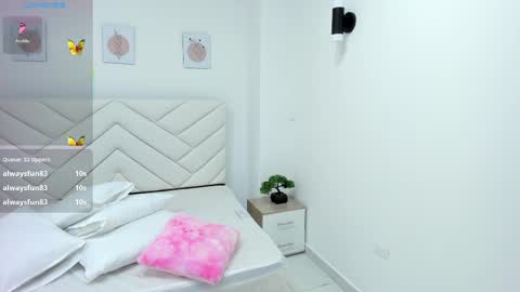 Snapshot of lily_evil chatting on 02-19-25, 11:36 online show from 02-19-25, 11:36