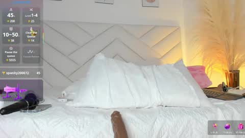 Snapshot of lily_evil chatting on 02-25-25, 08:19 online show from 02-25-25, 08:19