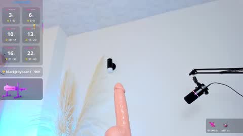 Snapshot of lily_evil chatting on 02-28-25, 08:28 online show from 02-28-25, 08:28