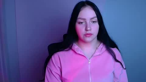 Snapshot of lily_lyyy chatting on 01-06-26, 01:26 Lily online show from 01-06-26, 01:26