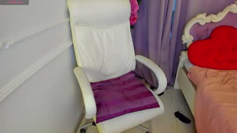 Snapshot of lily_merlin chatting on 08-01-26, 02:00 Lily online show from 08-01-26, 02:00