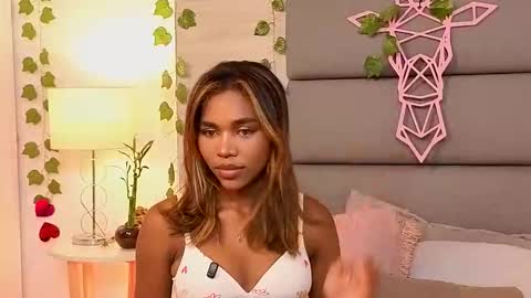 Snapshot of lily_miiller chatting on 10-05-25, 07:45 Lily Miiller online show from 10-05-25, 07:45