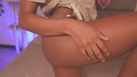 Lily Miiller online show from 11-26-25, 08:43