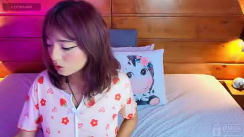 Snapshot of lily_reeds chatting on 07-12-26, 07:38 Lily online show from 07-12-26, 07:38