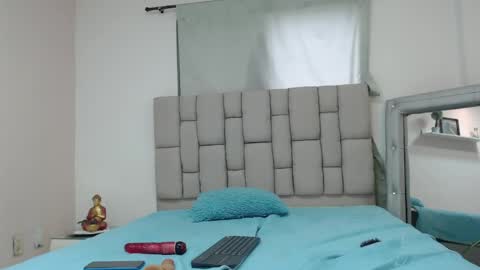lily_rose0 online show from 06-03-26, 07:30