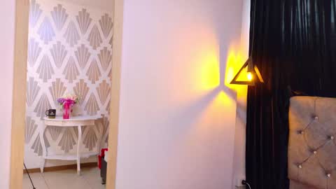 Lily Lauren online show from 10-10-25, 12:59