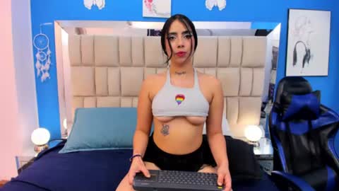 lily_rousse0 online show from 07-23-26, 04:10