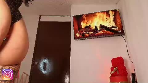 Snapshot of lily_tay_ chatting on 07-22-26, 05:16 lily tay online show from 07-22-26, 05:16