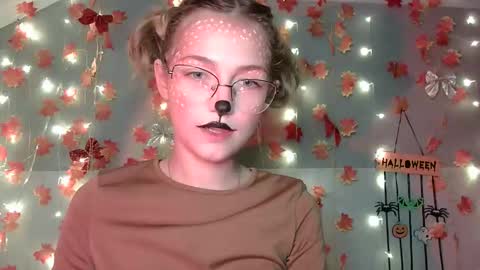small lily online show from 10-20-25, 03:12