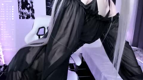 Snapshot of lily_weep chatting on 10-30-25, 01:29 Lily online show from 10-30-25, 01:29