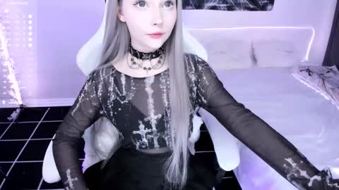 Snapshot of lily_weep chatting on 11-15-25, 07:21 Lily online show from 11-15-25, 07:21