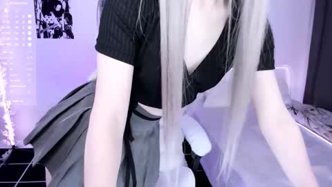 Snapshot of lily_weep chatting on 11-24-25, 05:56 Lily online show from 11-24-25, 05:56