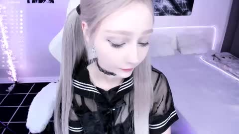 Snapshot of lily_weep chatting on 11-27-25, 09:17 Lily online show from 11-27-25, 09:17